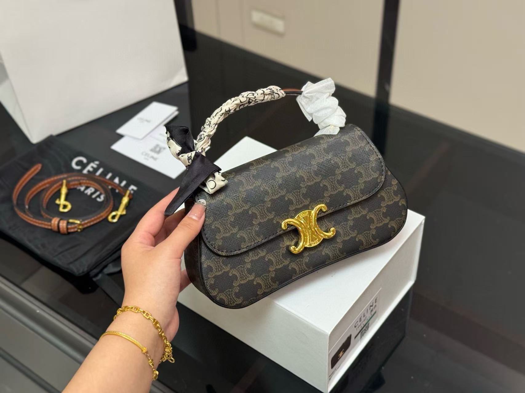 CEL1NE 凱旋門アンダーアームバッグ【50％割引+送料無料】