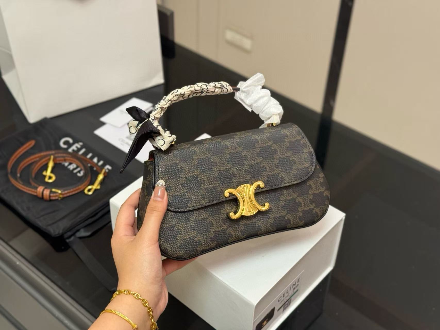 CEL1NE 凱旋門アンダーアームバッグ【50％割引+送料無料】