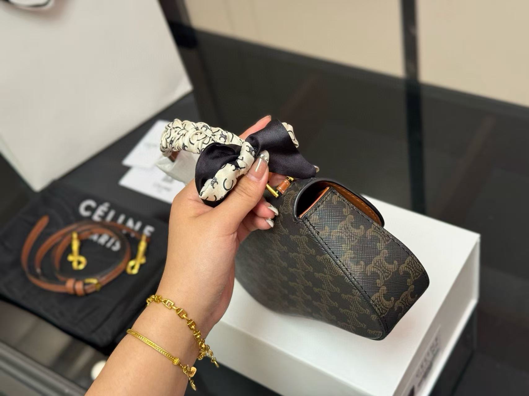 CEL1NE 凱旋門アンダーアームバッグ【50％割引+送料無料】