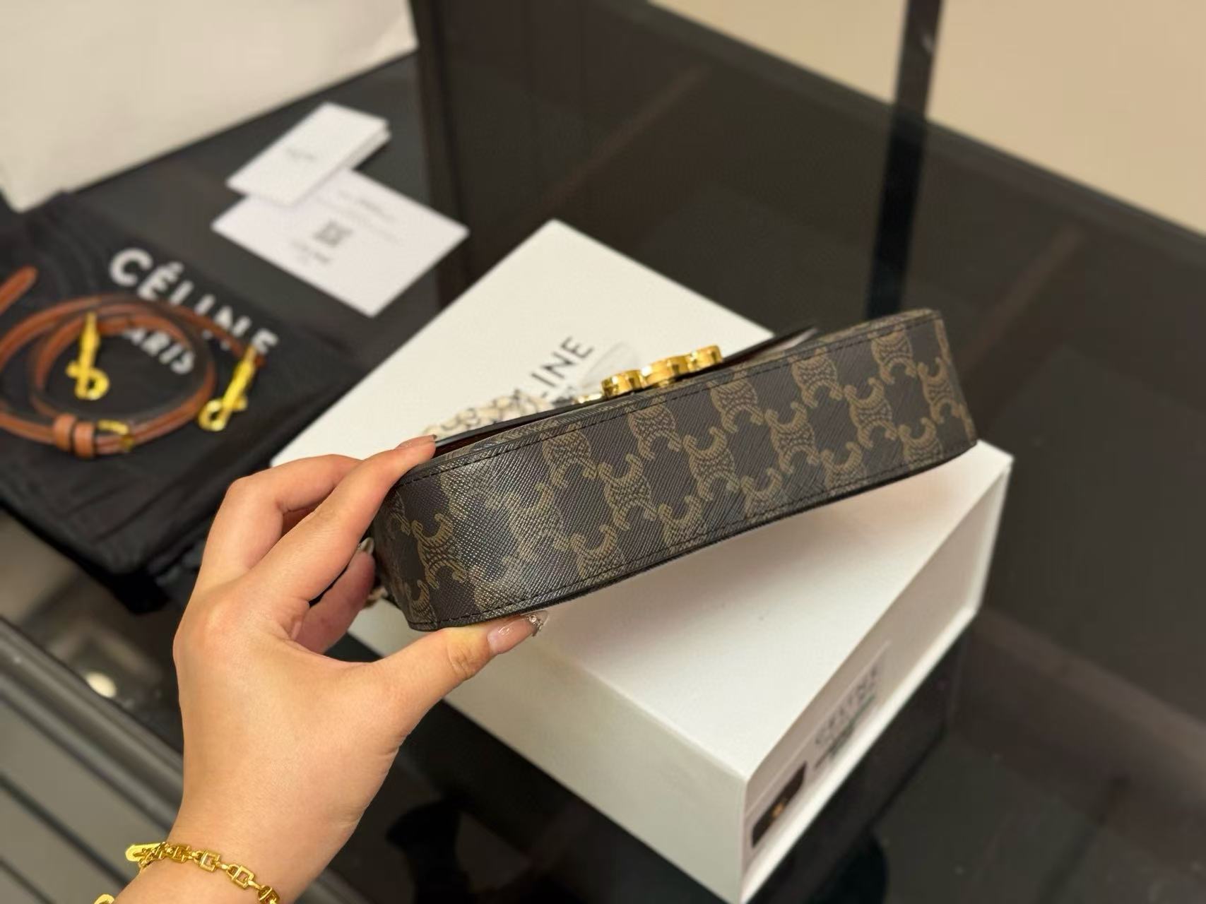 CEL1NE 凱旋門アンダーアームバッグ【50％割引+送料無料】