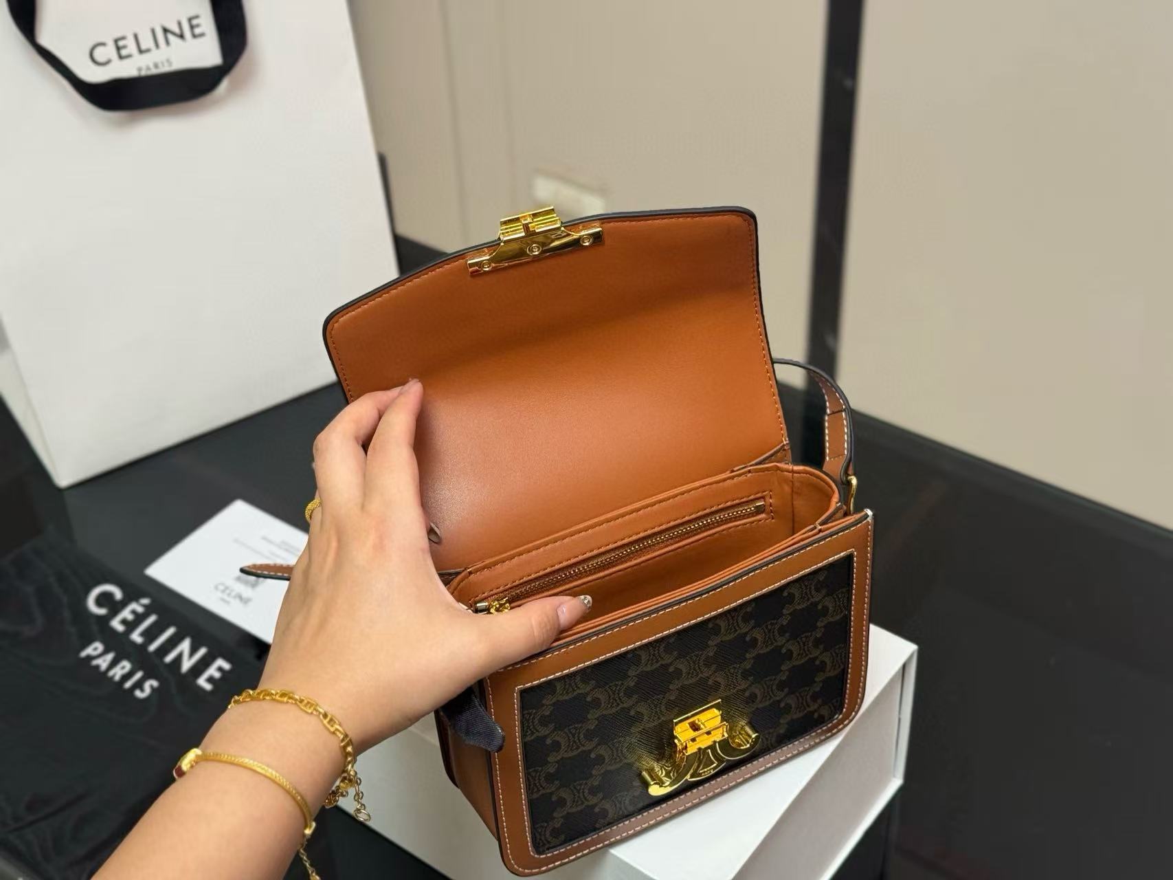 CEL1NE 凱旋門プリント ショルダー/クロスボディバッグ【50％割引+送料無料】