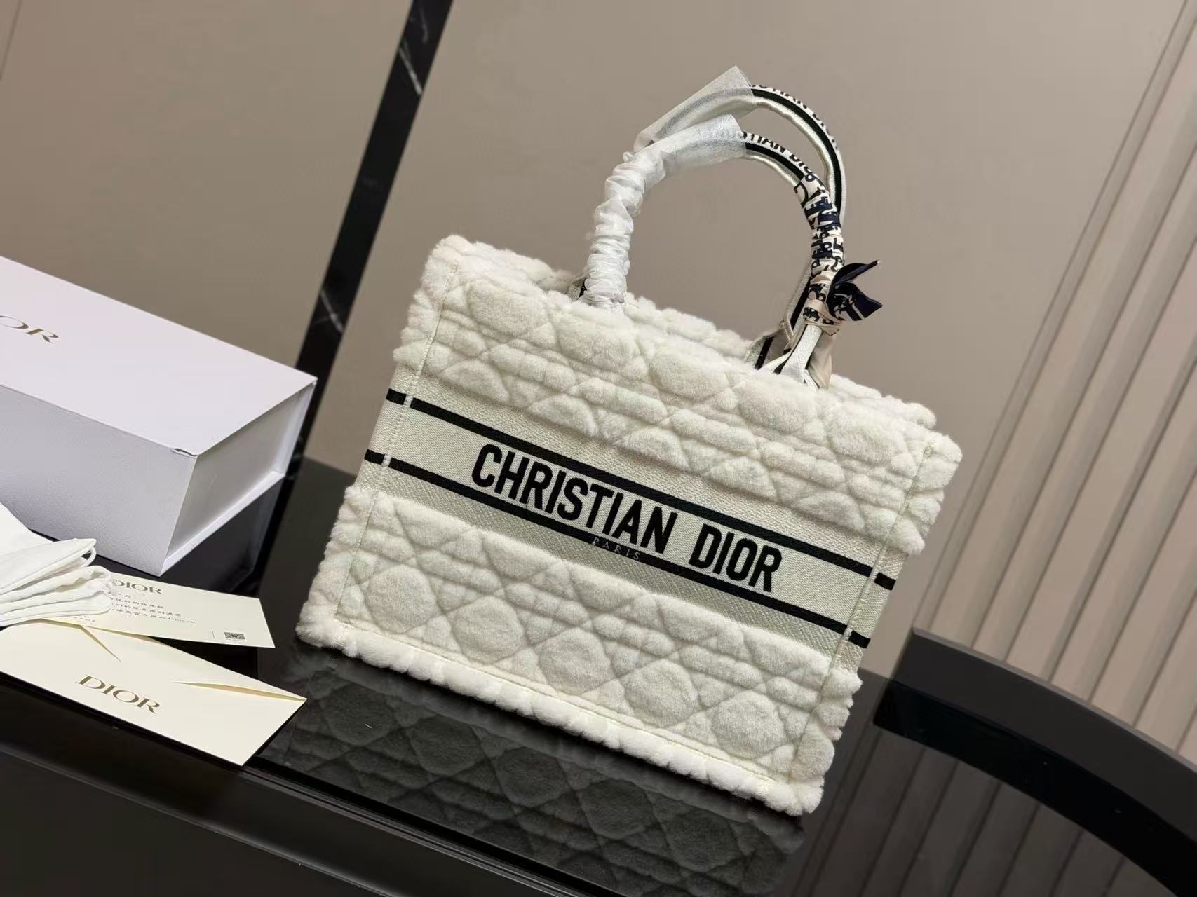 DI0Rウールレタートートバッグ【50％割引+送料無料】