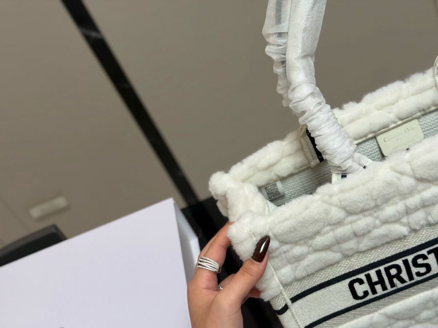 DI0Rウールレタートートバッグ【50％割引+送料無料】