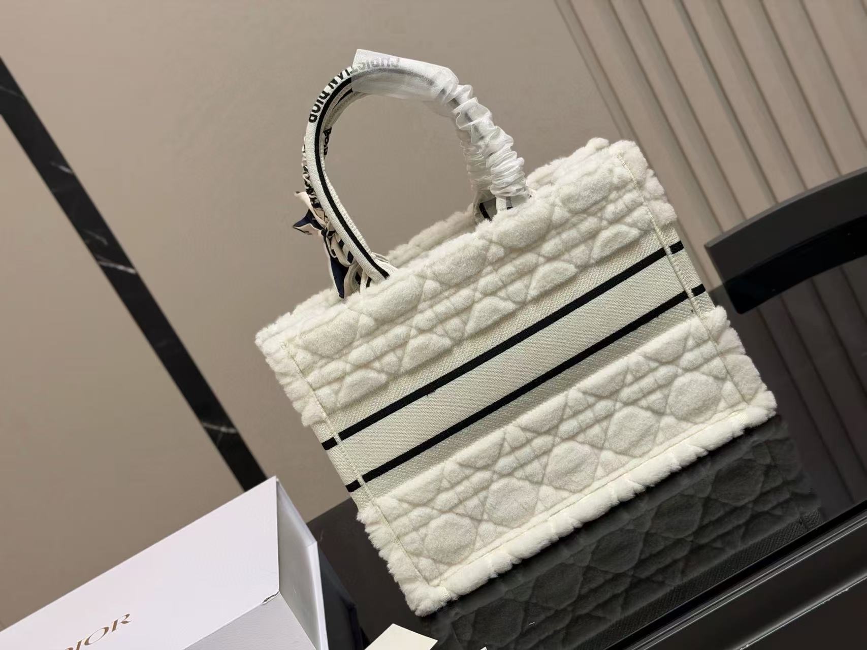 DI0Rウールレタートートバッグ【50％割引+送料無料】