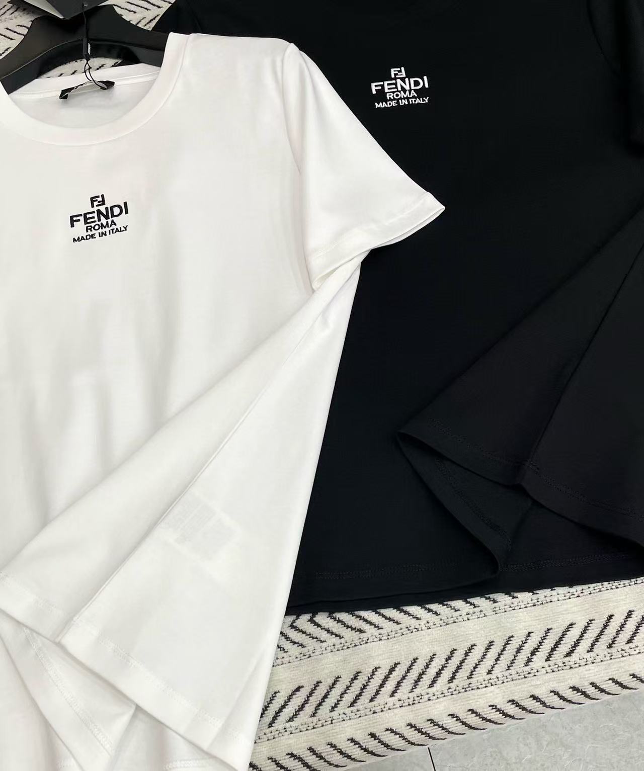 FEND1 刺繍レターTシャツ【50％割引+送料無料】