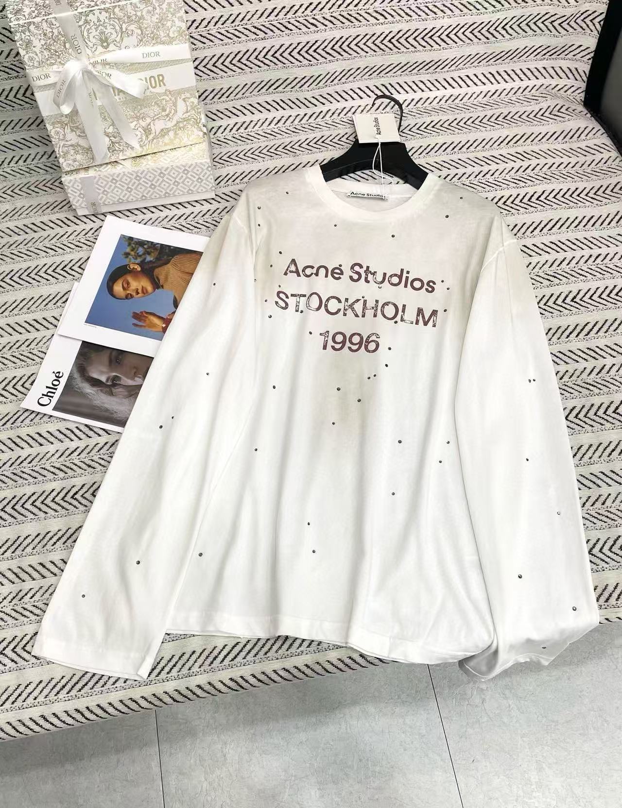 Acne Studiosシンプルな文字の長袖Tシャツ【50%割引+送料無料】