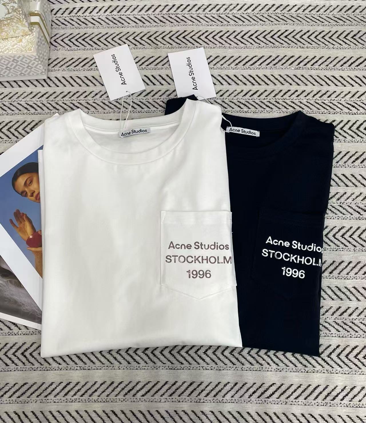 Acne StudioポケットレターロングスリーブTシャツ【50%割引+送料無料】