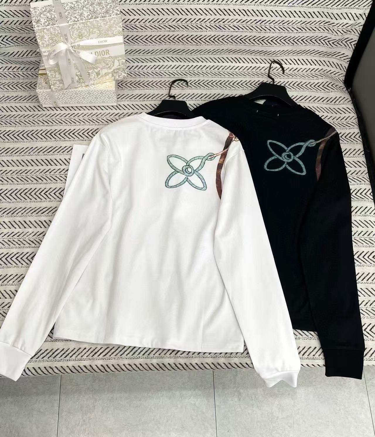 LV クローバーチェーン ロングスリーブ Tシャツ【50％割引+送料無料】