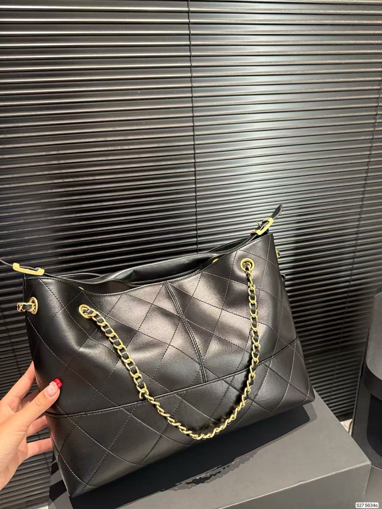 CHANE1レザーチェーンバッグ【50％割引+送料無料】