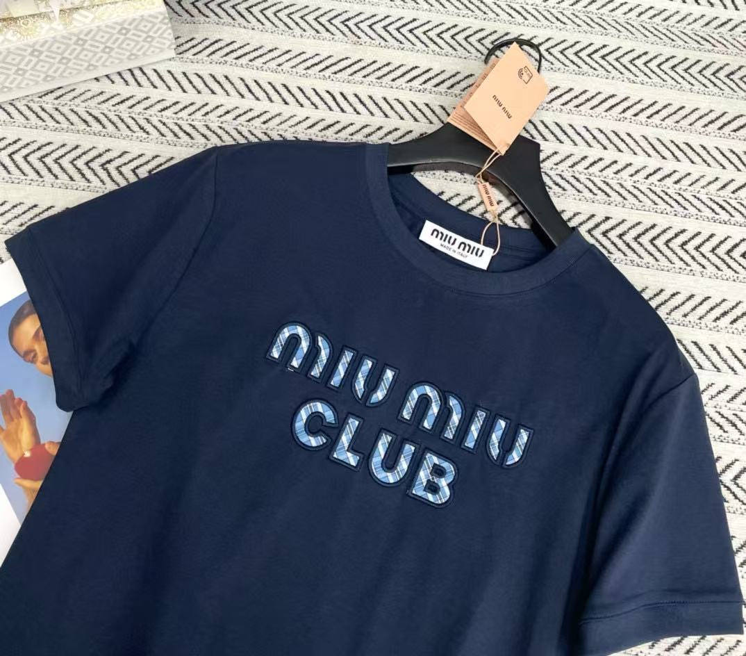 M1UM1U 刺繍レターTシャツ【50％割引+送料無料】