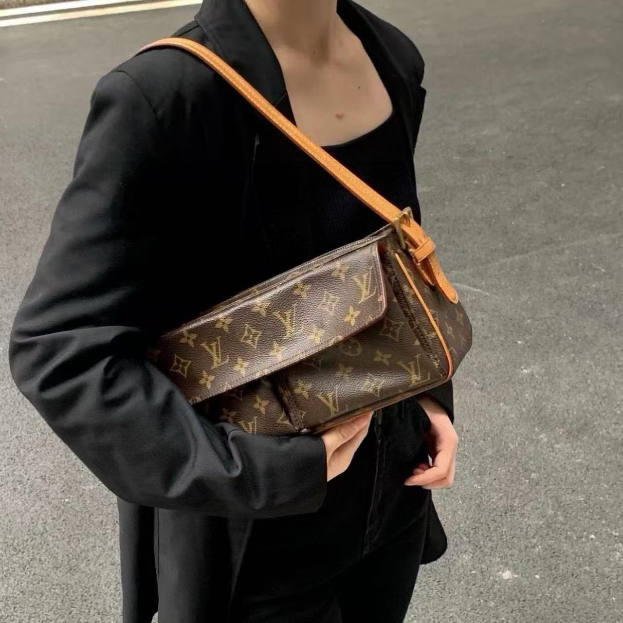 LVプリントのアンダーアームバッグ【50％割引+送料無料】