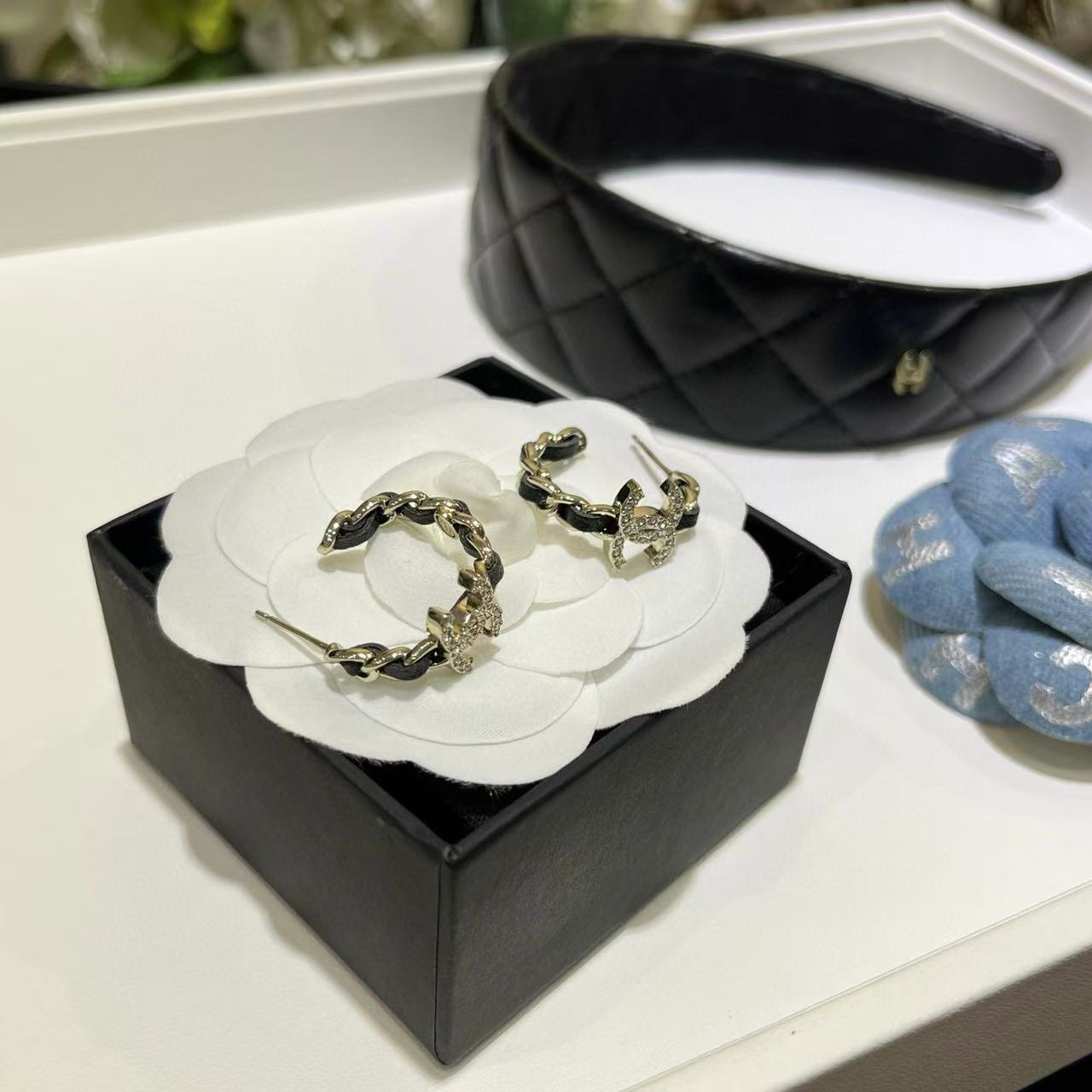 CHANE1 ダブルC レザーフープイヤリング【50％割引+送料無料】