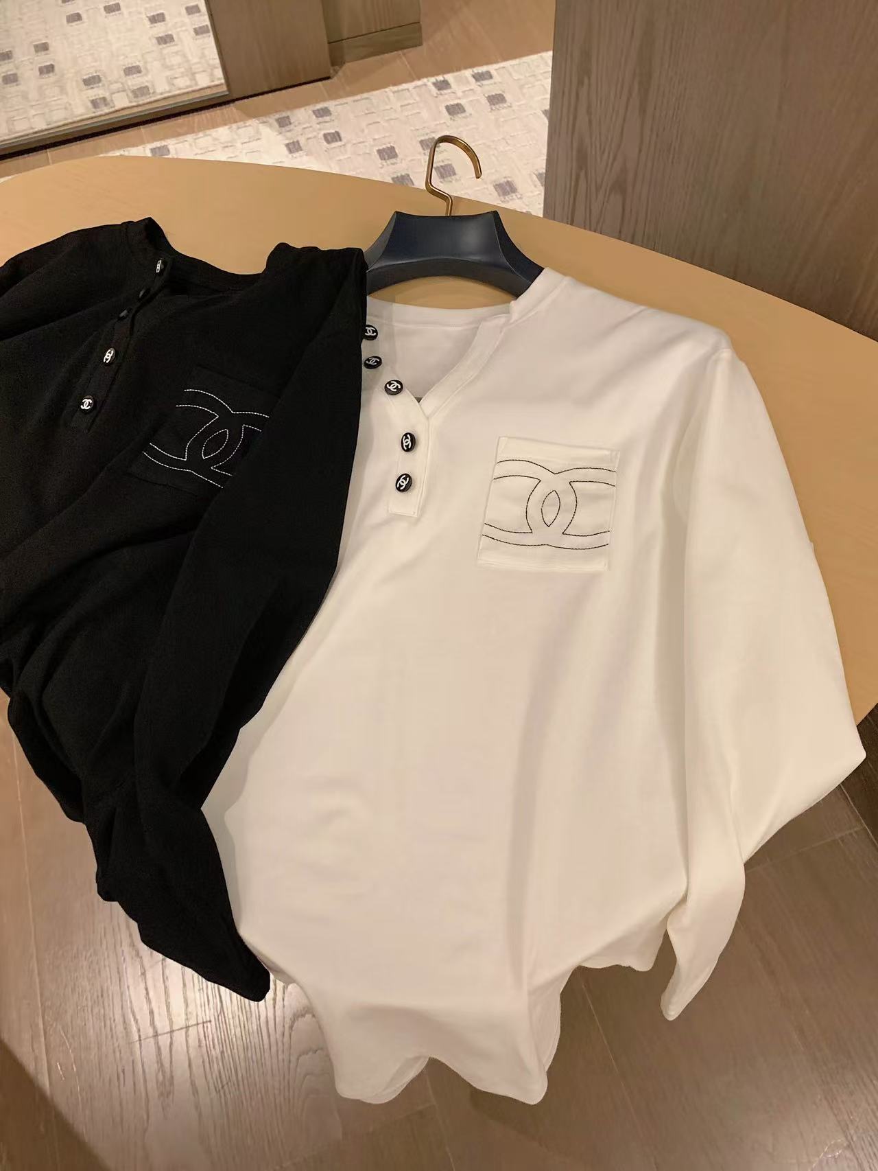 CHANE1 ダブルCポケット刺繍Tシャツ【50％割引+送料無料】