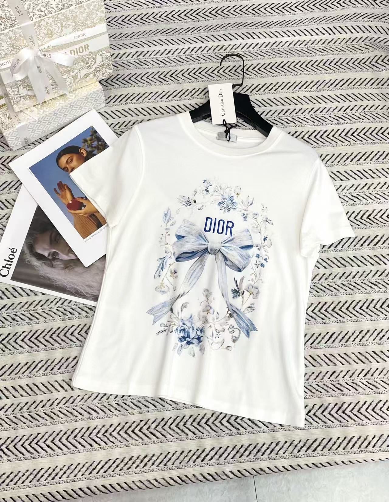 DIOR ボウエンブロイダリーレターTシャツ【50％割引+送料無料】