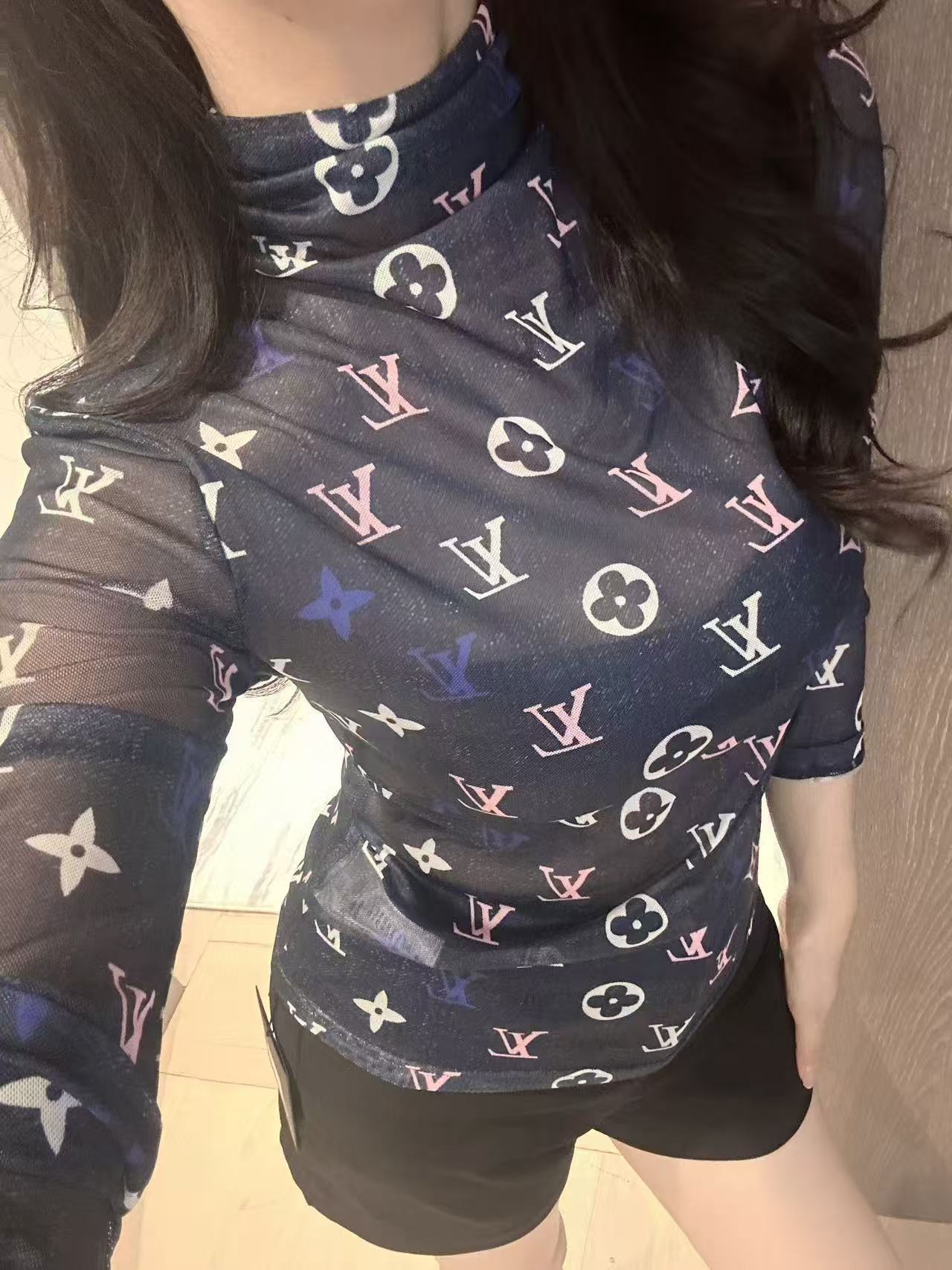 LVプリントタートルネックTシャツ【50％割引+送料無料】