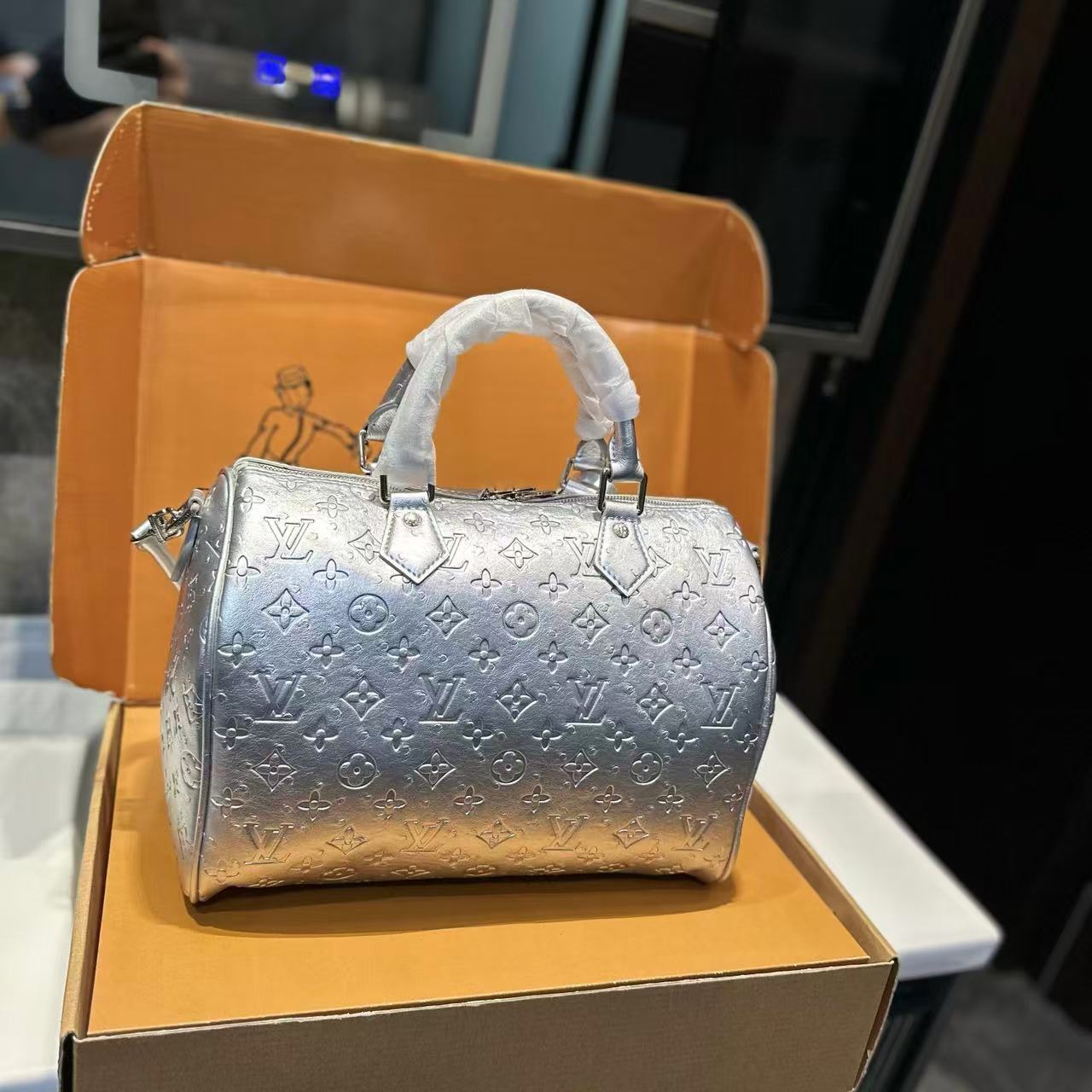 LVエンボスハンドバッグ【50％割引+送料無料】