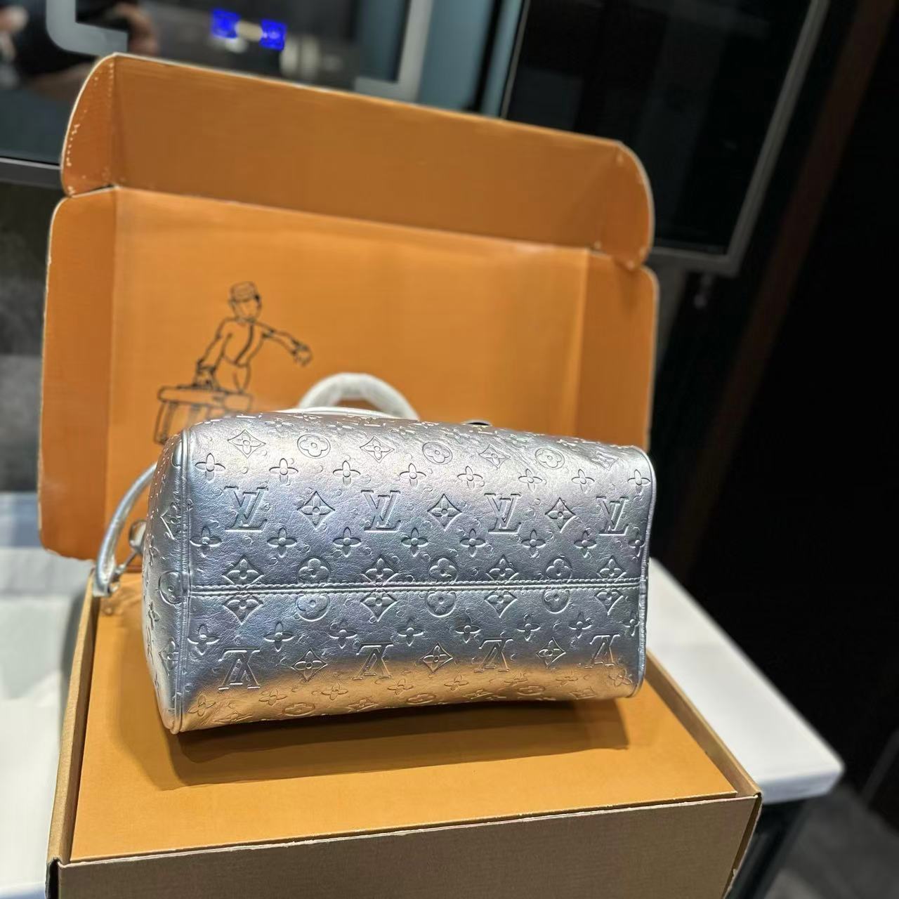 LVエンボスハンドバッグ【50％割引+送料無料】