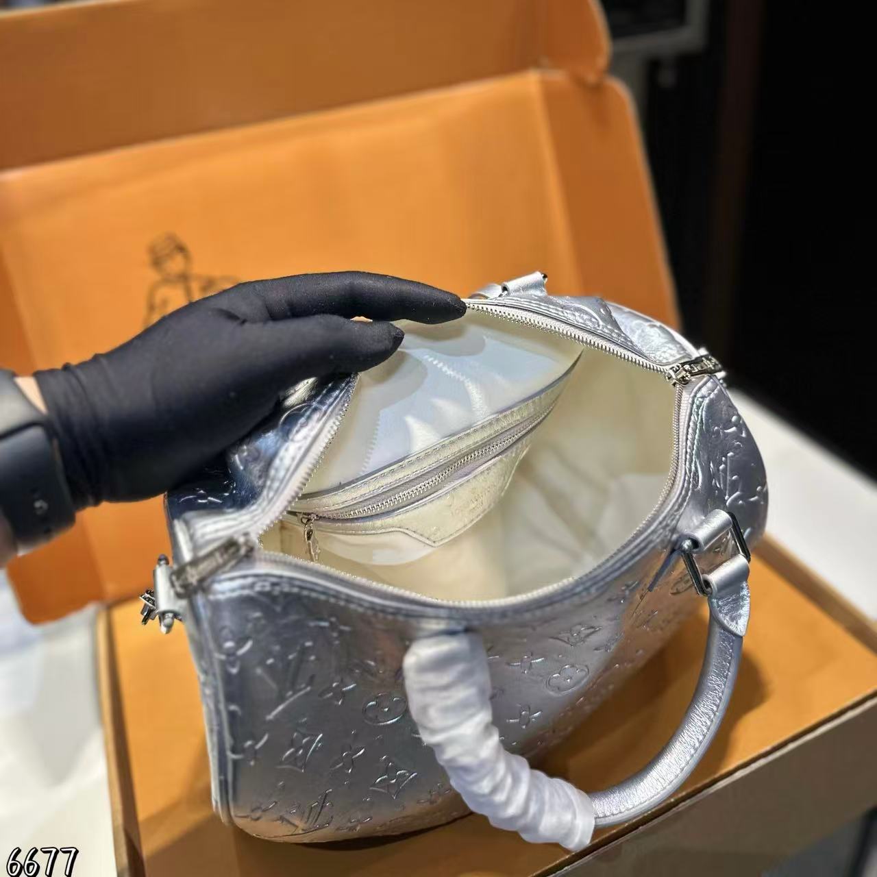 LVエンボスハンドバッグ【50％割引+送料無料】