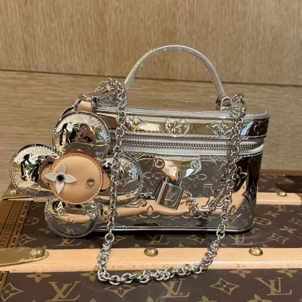 LVチェーンプリントハンドバッグ【50％割引+送料無料】