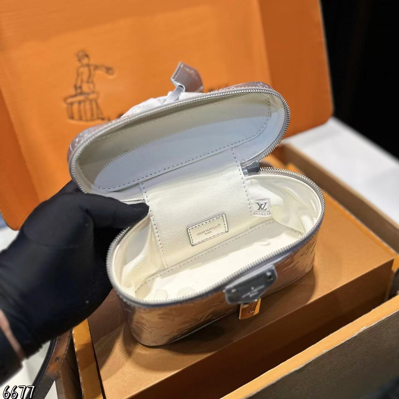 LVチェーンプリントハンドバッグ【50%割引+送料無料】