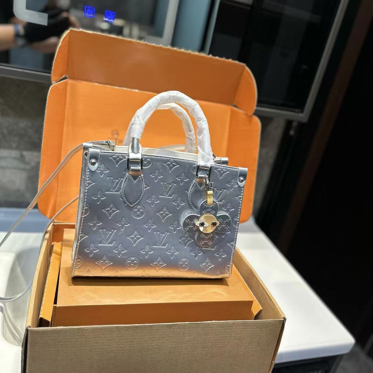 LVパテントレザーハンドバッグ【50％割引+送料無料】