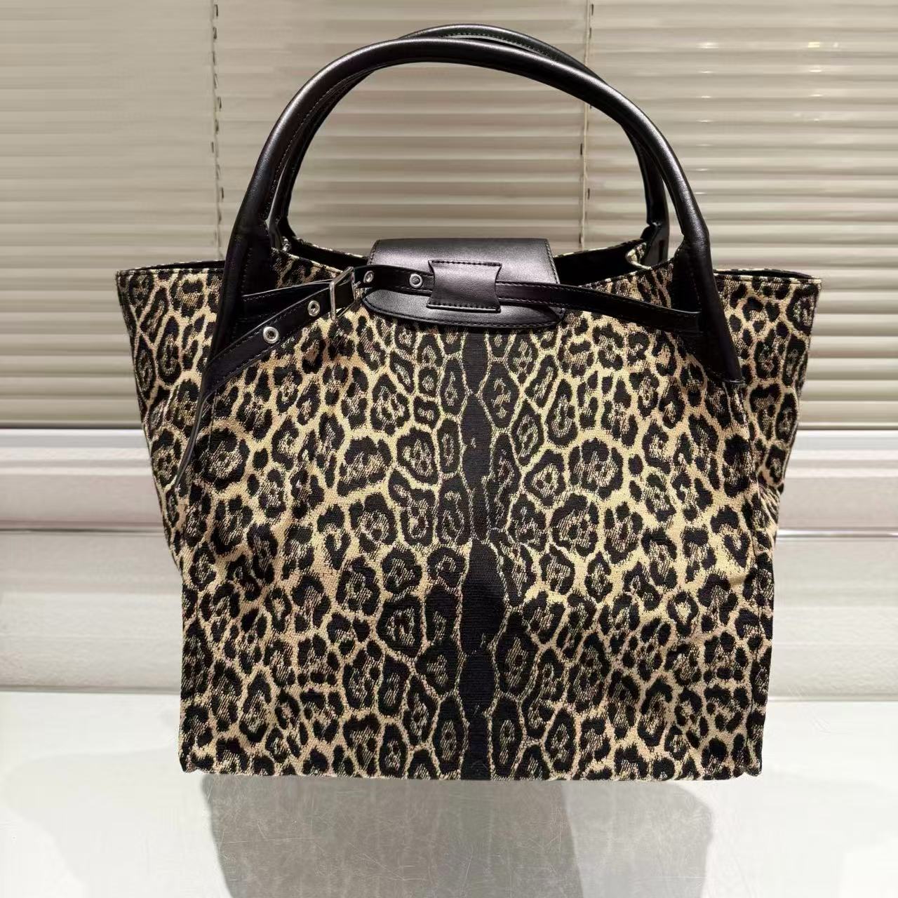 CEL1NE ヒョウ柄トートバッグ【50％割引+送料無料】