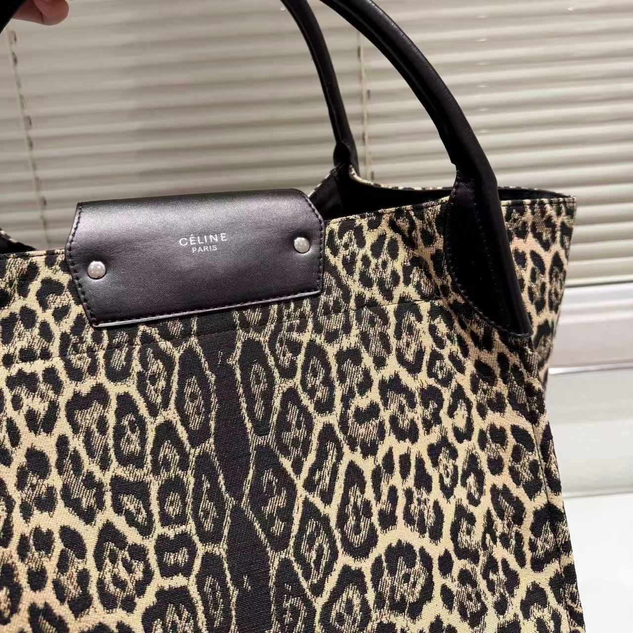 CEL1NE ヒョウ柄トートバッグ【50％割引+送料無料】