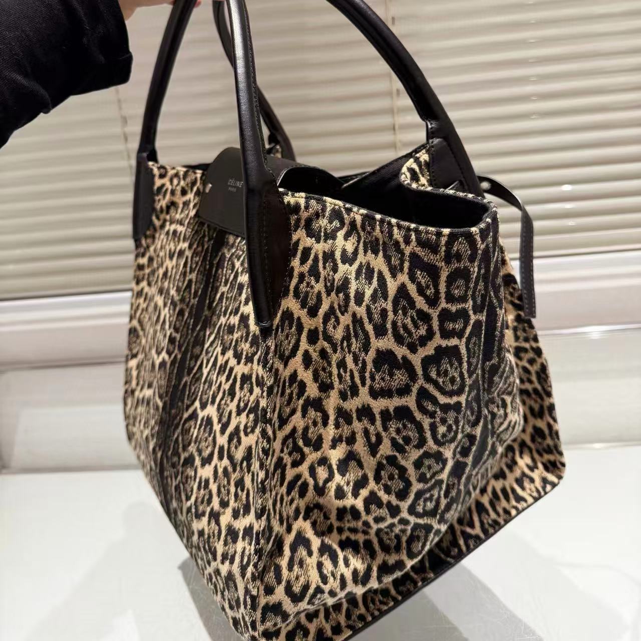 CEL1NE ヒョウ柄トートバッグ【50％割引+送料無料】