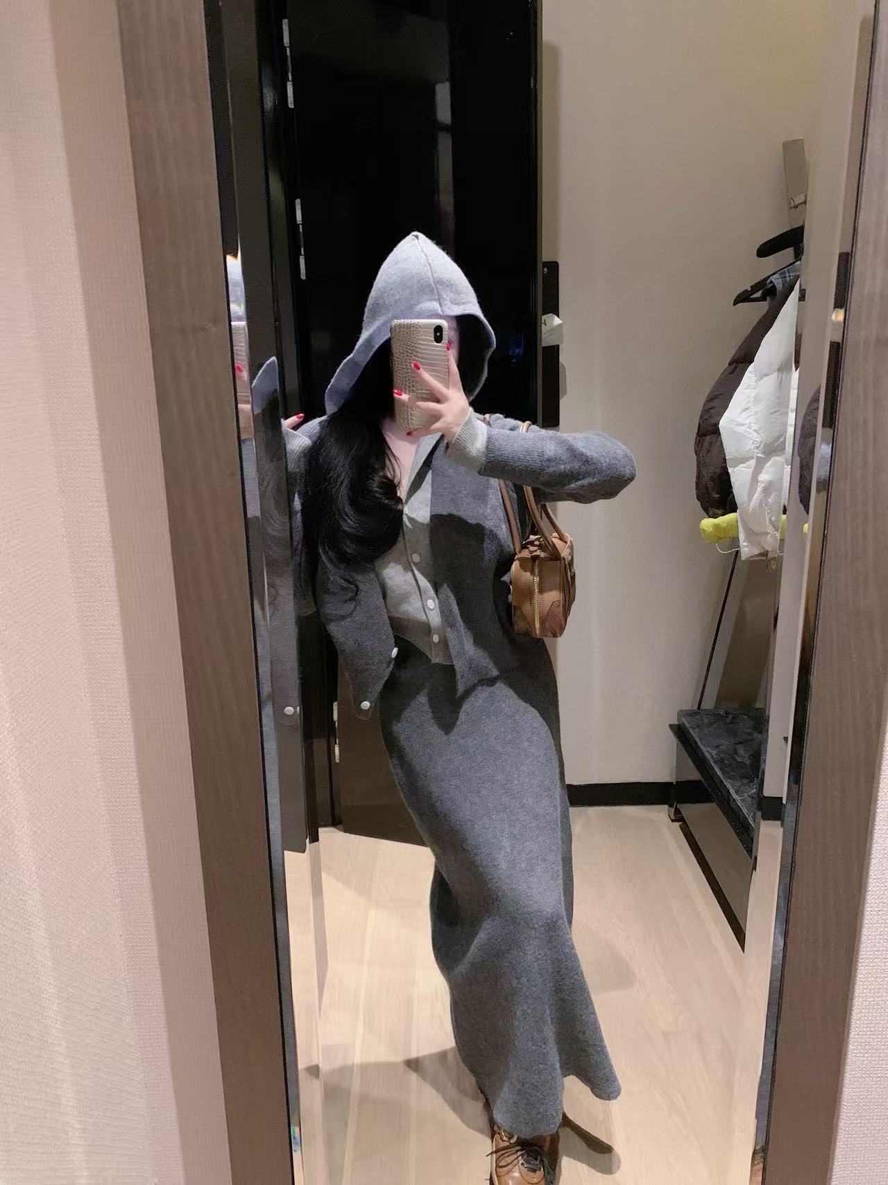 M1UM1U フード付きウールカーディガン+スカート ツーピースセット【50％割引+送料無料】