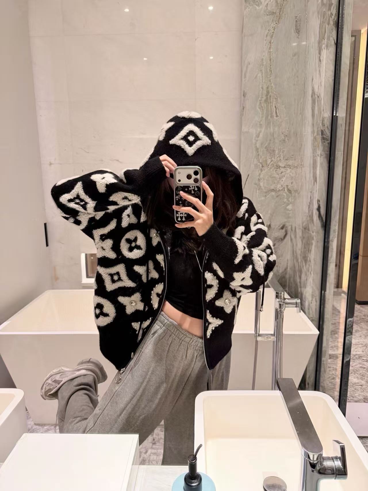 LV四つ葉のクローバーフード付きカーディガン【50％割引+送料無料】