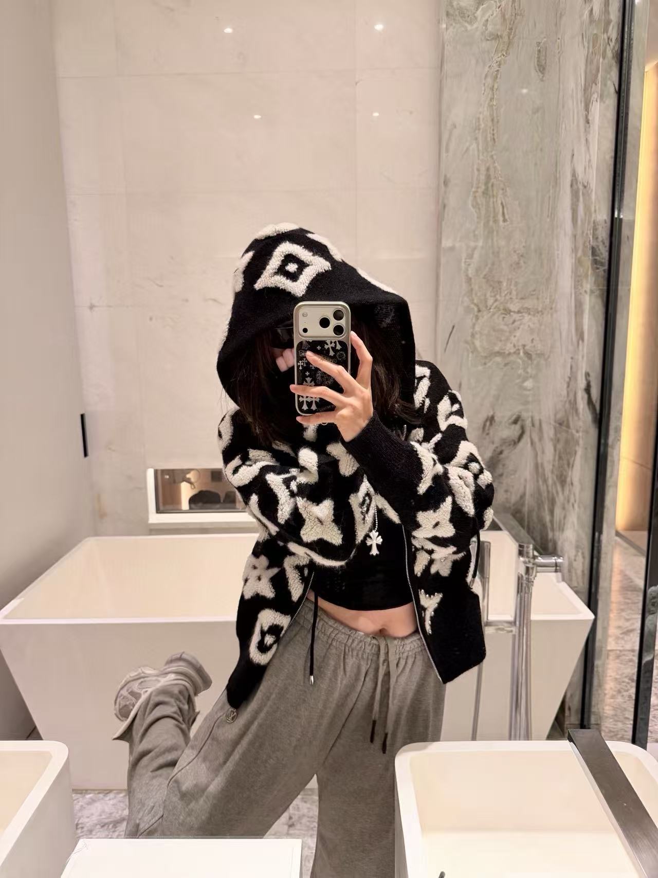 LV四つ葉のクローバーフード付きカーディガン【50％割引+送料無料】