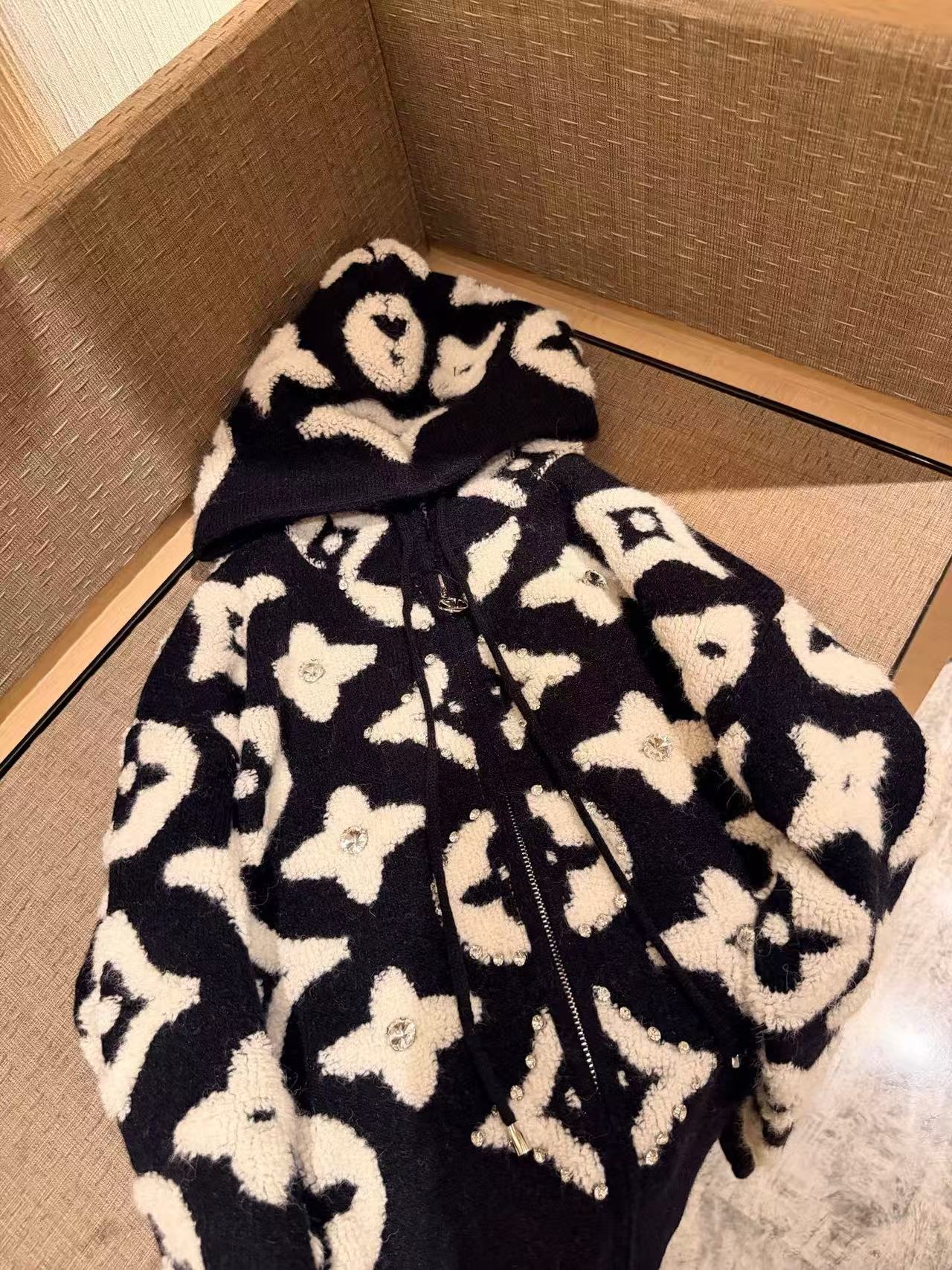 LV四つ葉のクローバーフード付きカーディガン【50％割引+送料無料】