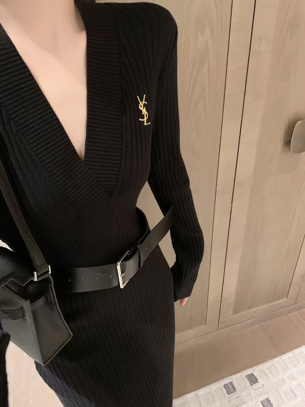 YSLウールVネックフィットドレス【50％割引+送料無料】