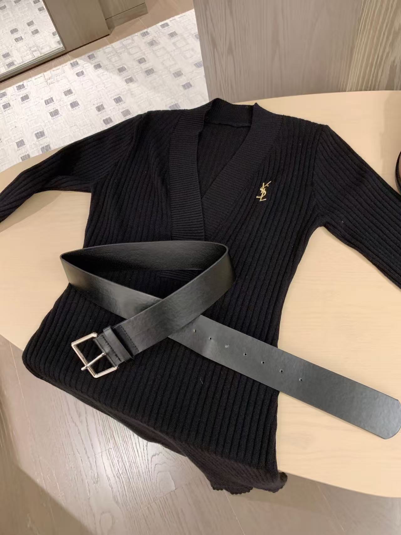 YSLウールVネックフィットドレス【50％割引+送料無料】