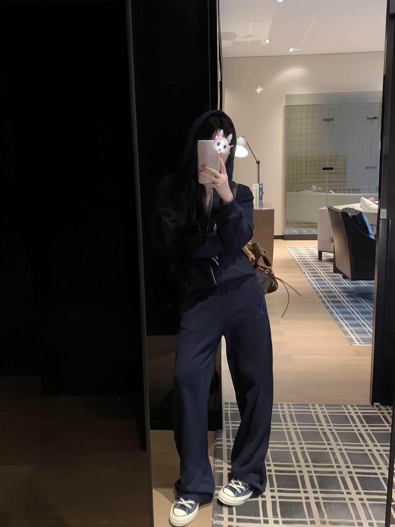 LVフード付きカジュアルスーツ（スカーフ付き）【50％割引+送料無料】