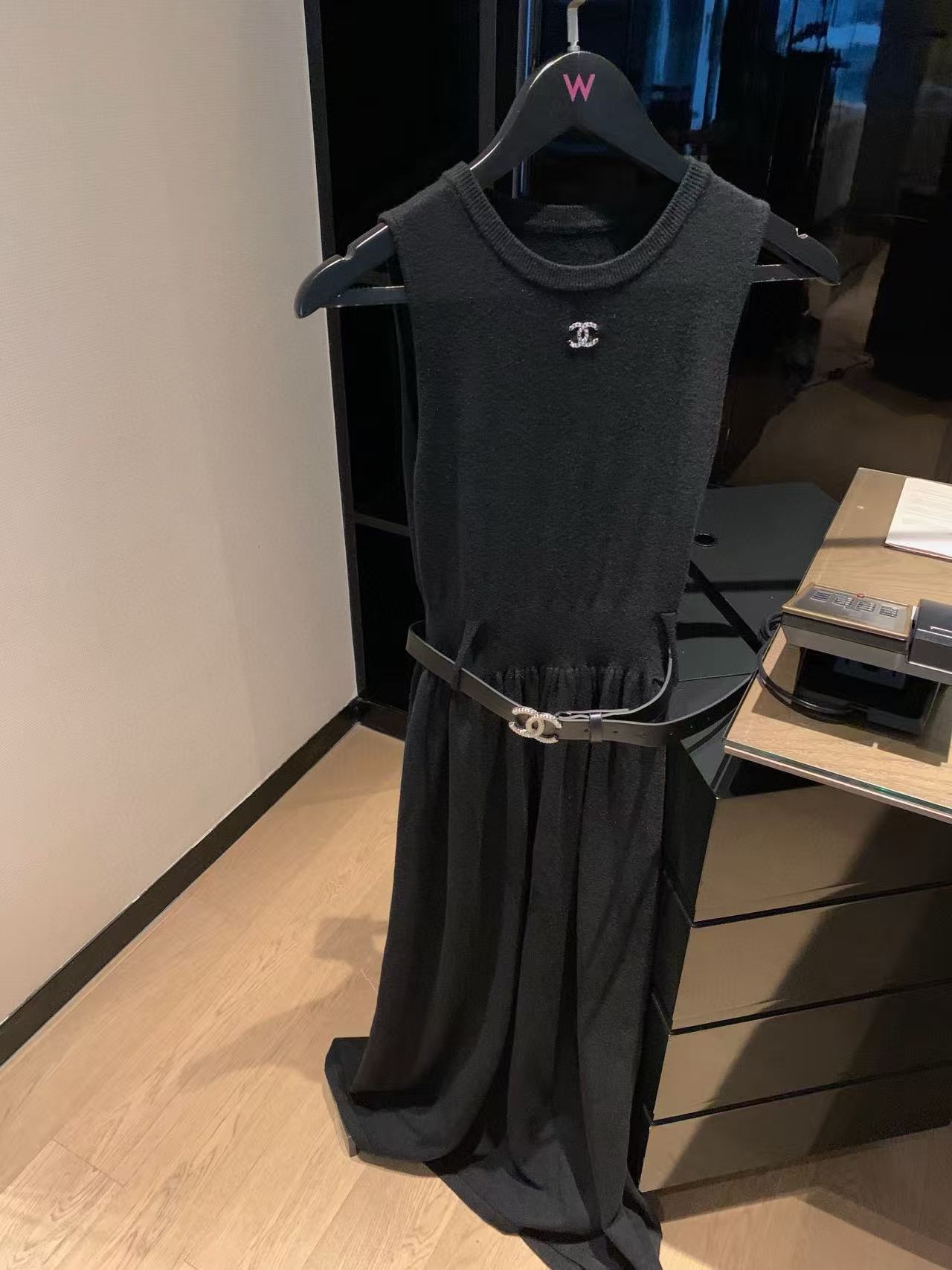 CHANE1 ダブルC ウールカーディガン＋ワンピース ツーピースセット【50％割引+送料無料】