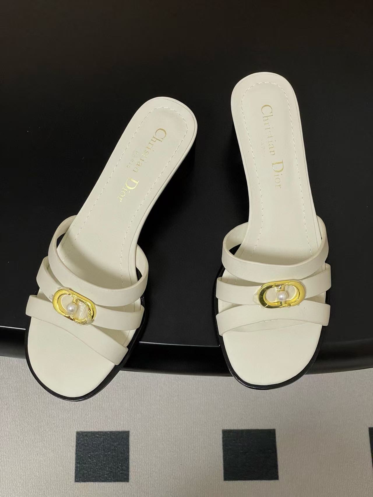 DIORの高品質CDローヒールシューズ【50%割引+送料無料】