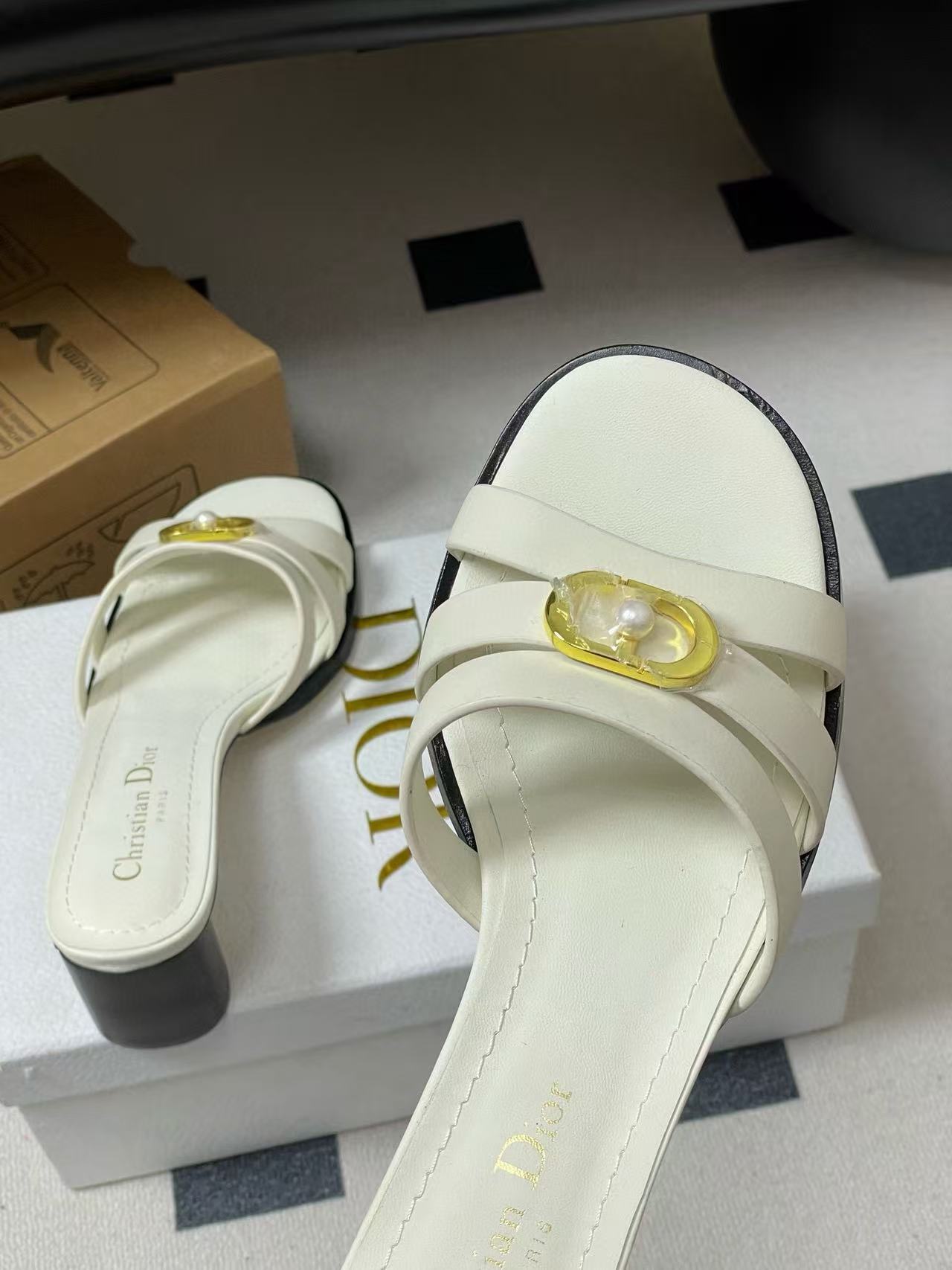 DIORの高品質CDローヒールシューズ【50%割引+送料無料】