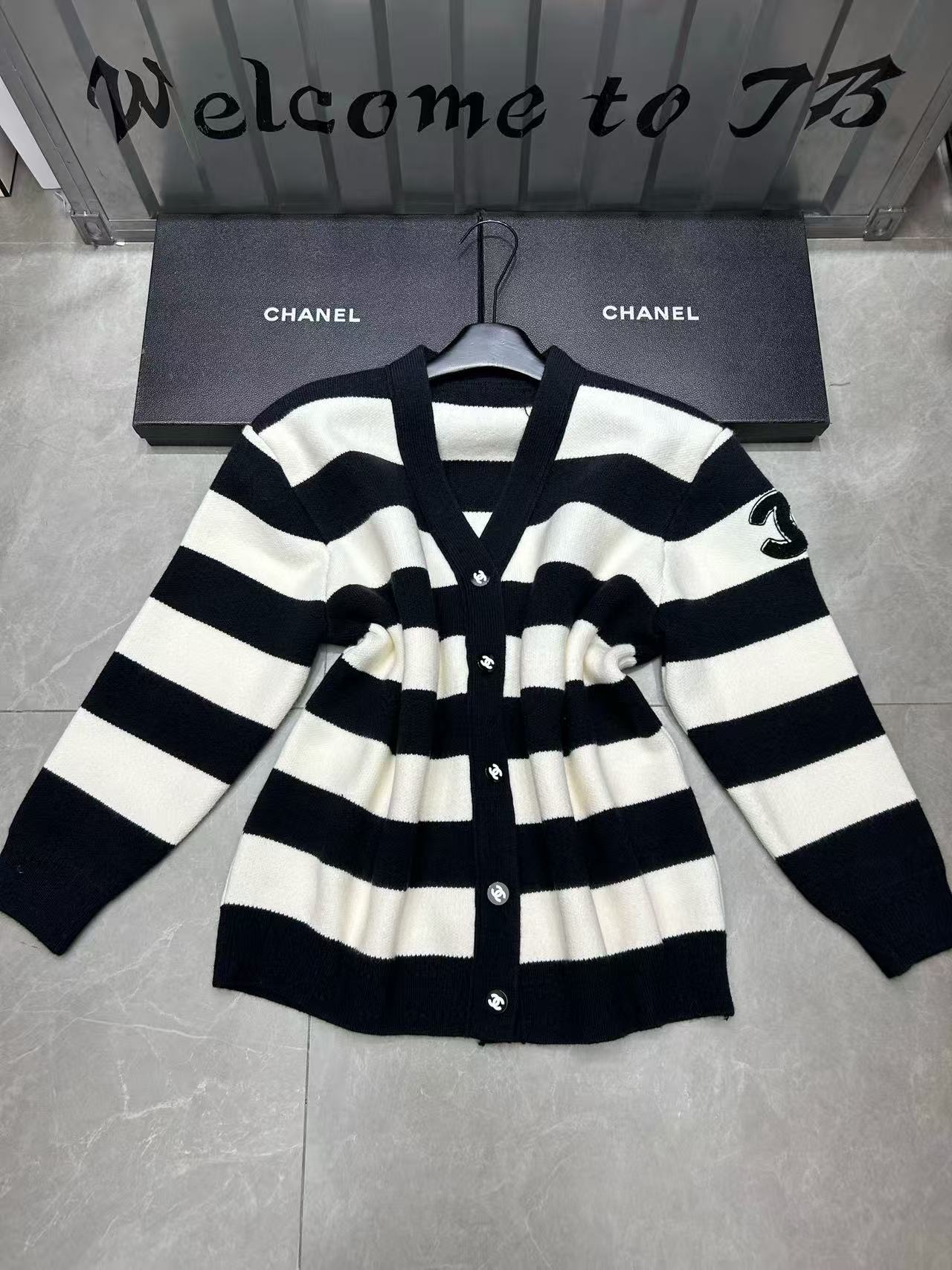 CHANE1 ダブルC ストライプ Vネック ウールカーディガン【50％割引+送料無料】