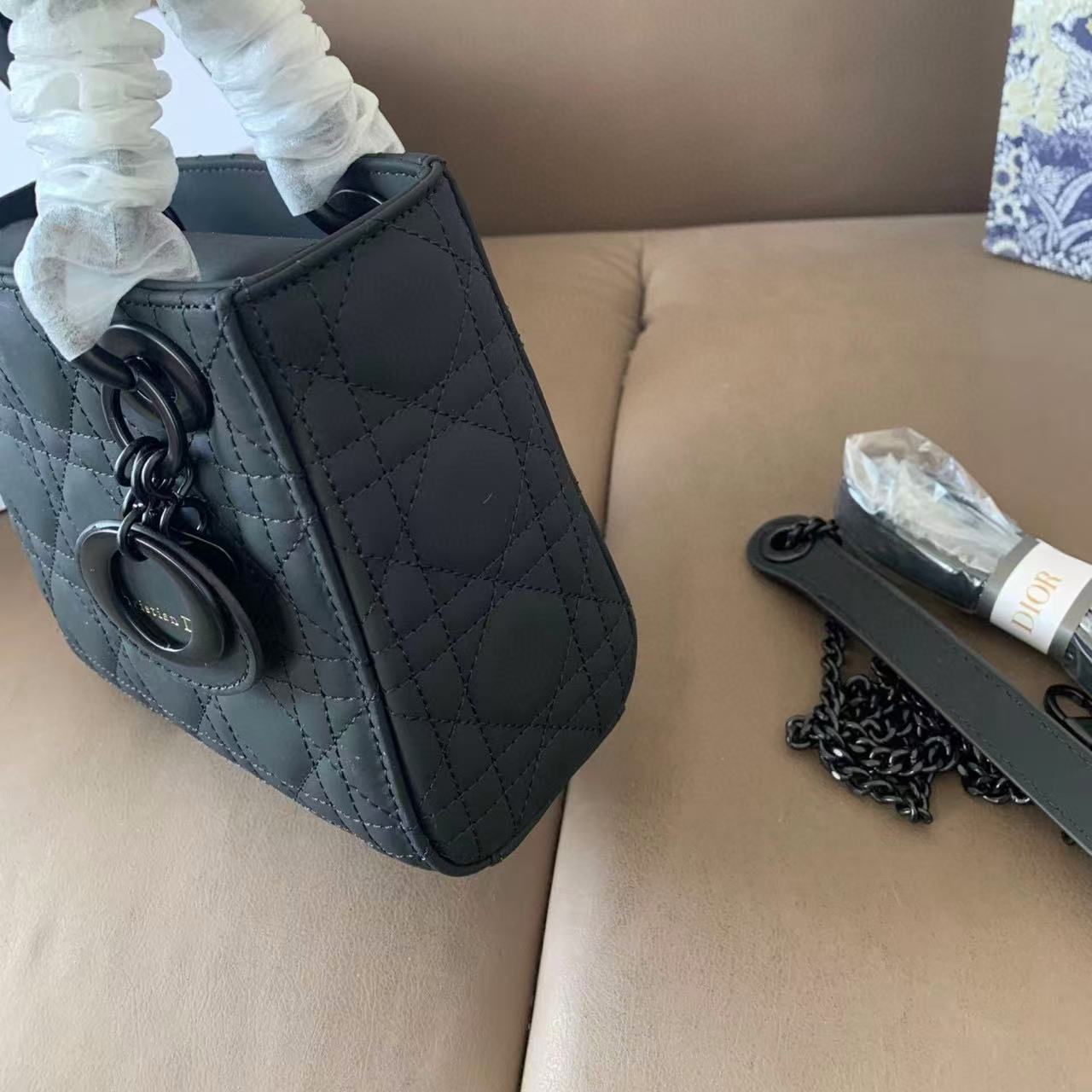 DI0Rつや消しハンドバッグ【50%割引+送料無料】