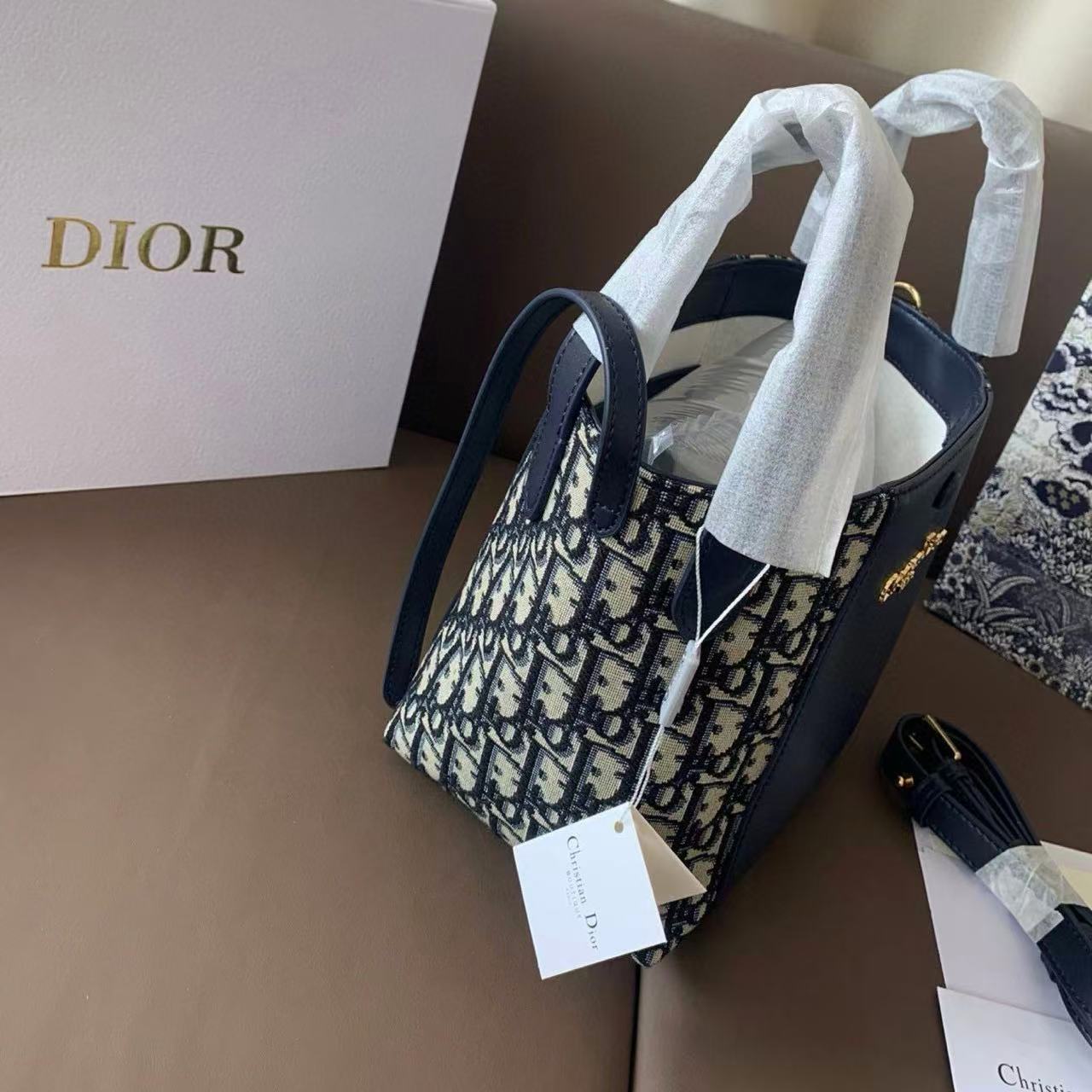 DI0R新しいバケットバッグ【50％割引+送料無料】