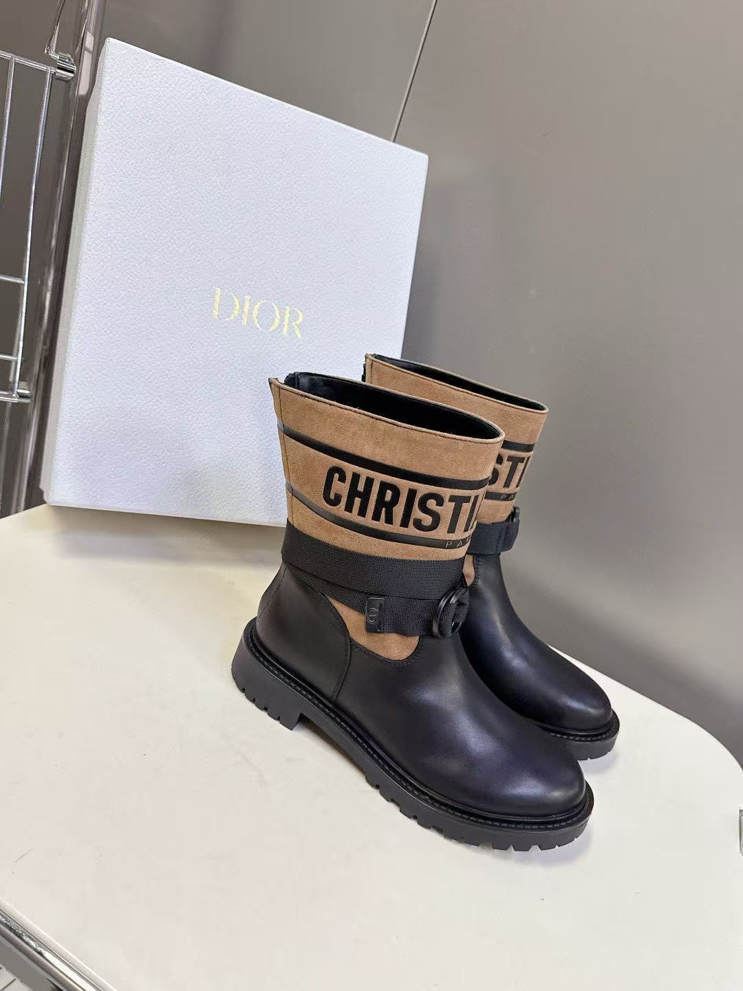 DIOR 高品質レターラウンドトゥレザーアンクルブーツ【50%割引+送料無料】