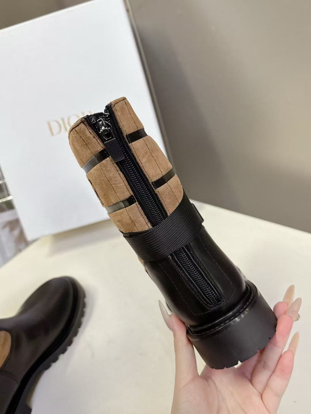 DIOR 高品質レターラウンドトゥレザーアンクルブーツ【50%割引+送料無料】