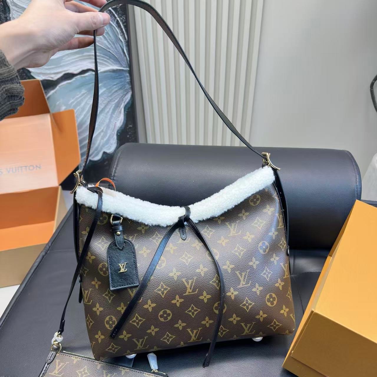 LVウールアンダーアームバッグ【50%割引+送料無料】