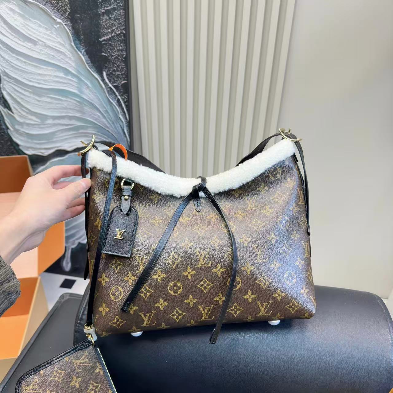 LVウールアンダーアームバッグ【50%割引+送料無料】