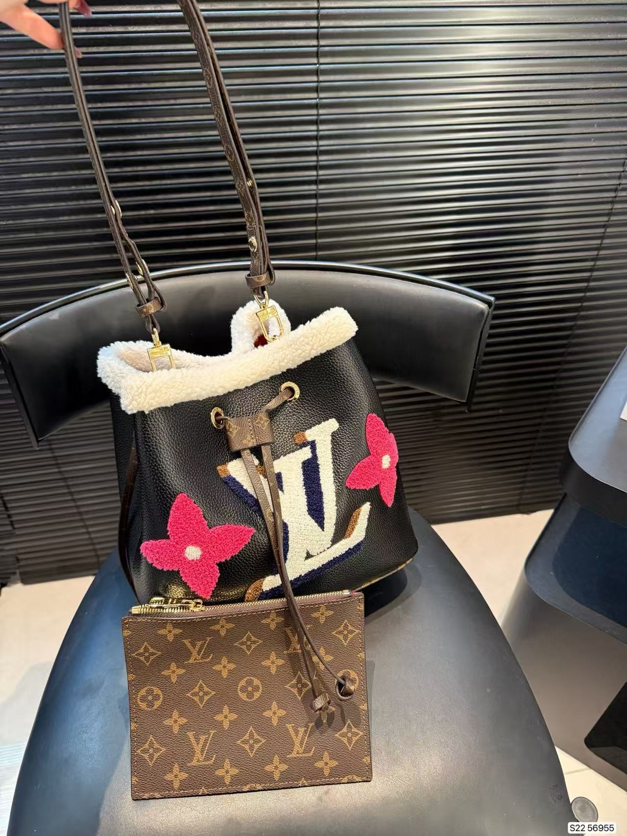 LV 四つ葉のクローバー ウール バケットバッグ【50％割引+送料無料】