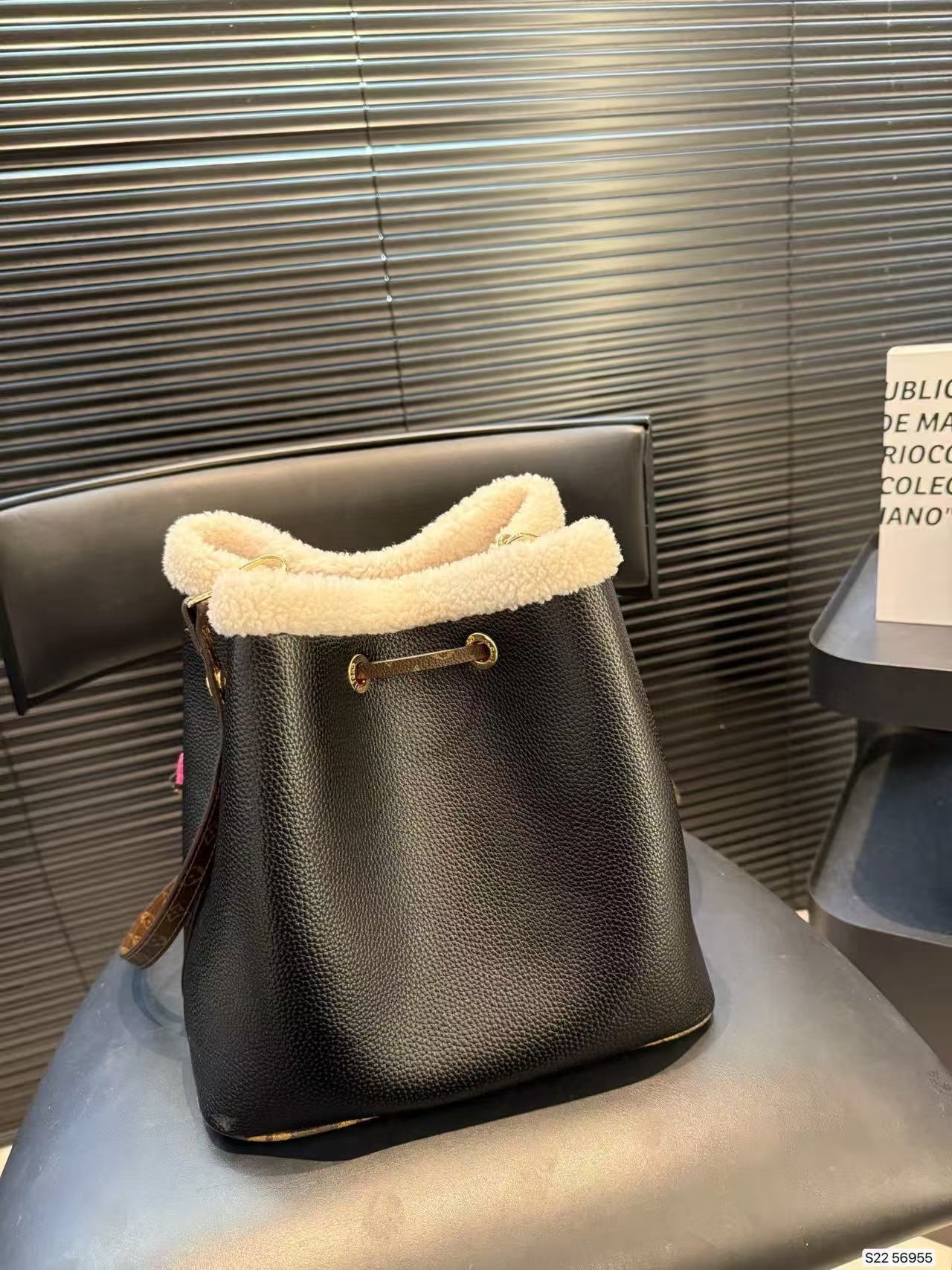 LV 四つ葉のクローバー ウール バケットバッグ【50％割引+送料無料】