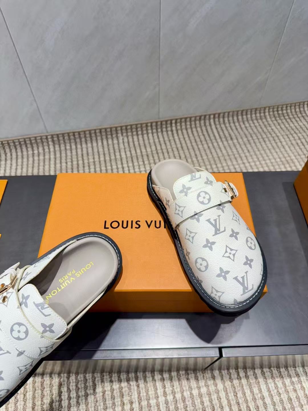 LVの高品質プリントスリッパ【50％割引+送料無料】