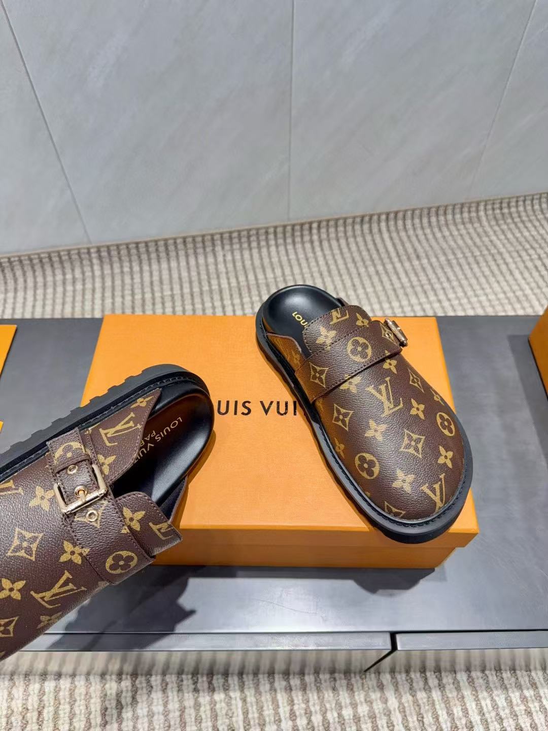 LVの高品質プリントスリッパ【50％割引+送料無料】