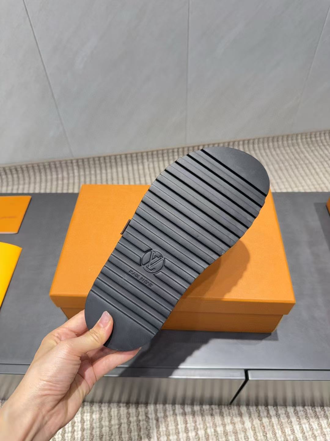 LVの高品質プリントスリッパ【50％割引+送料無料】